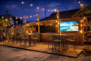Outdoor dining - 3 Resort Suites with kitchen + Event Space Access (San Diego)