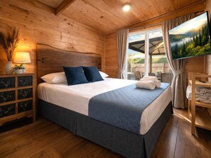 5 chambres, bureau, fer et planche à repasser, lit parapluie