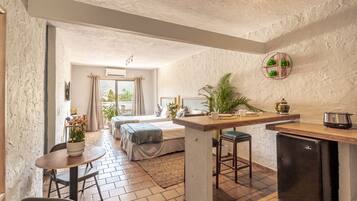 Habitación básica doble | Escritorio, espacio para trabajar con laptop y wifi gratis