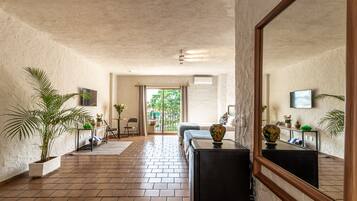 Habitación triple clásica | Escritorio, espacio para trabajar con laptop y wifi gratis