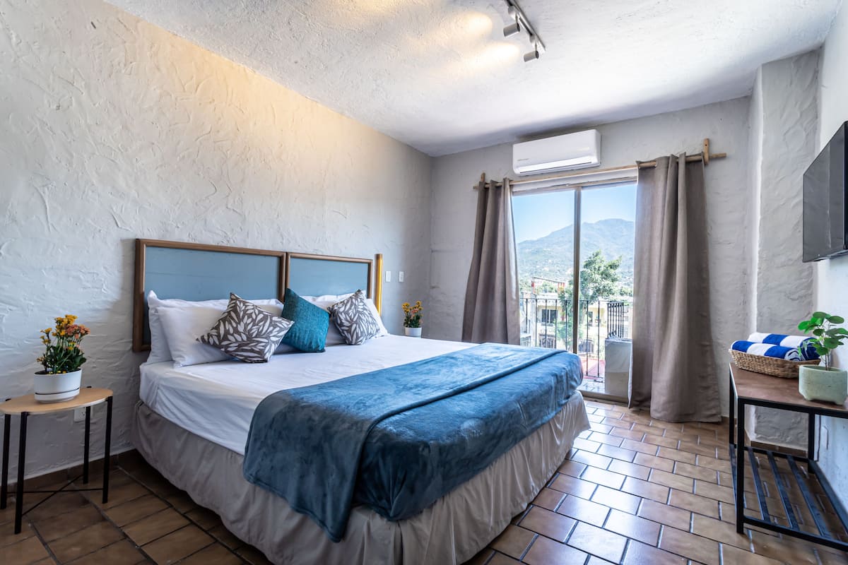 Desk, laptop workspace, free WiFi, bed sheets