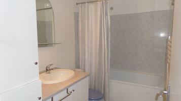 Een bad/douchecombinatie