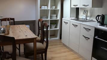 Fridge, microwave, oven, coffee/tea maker