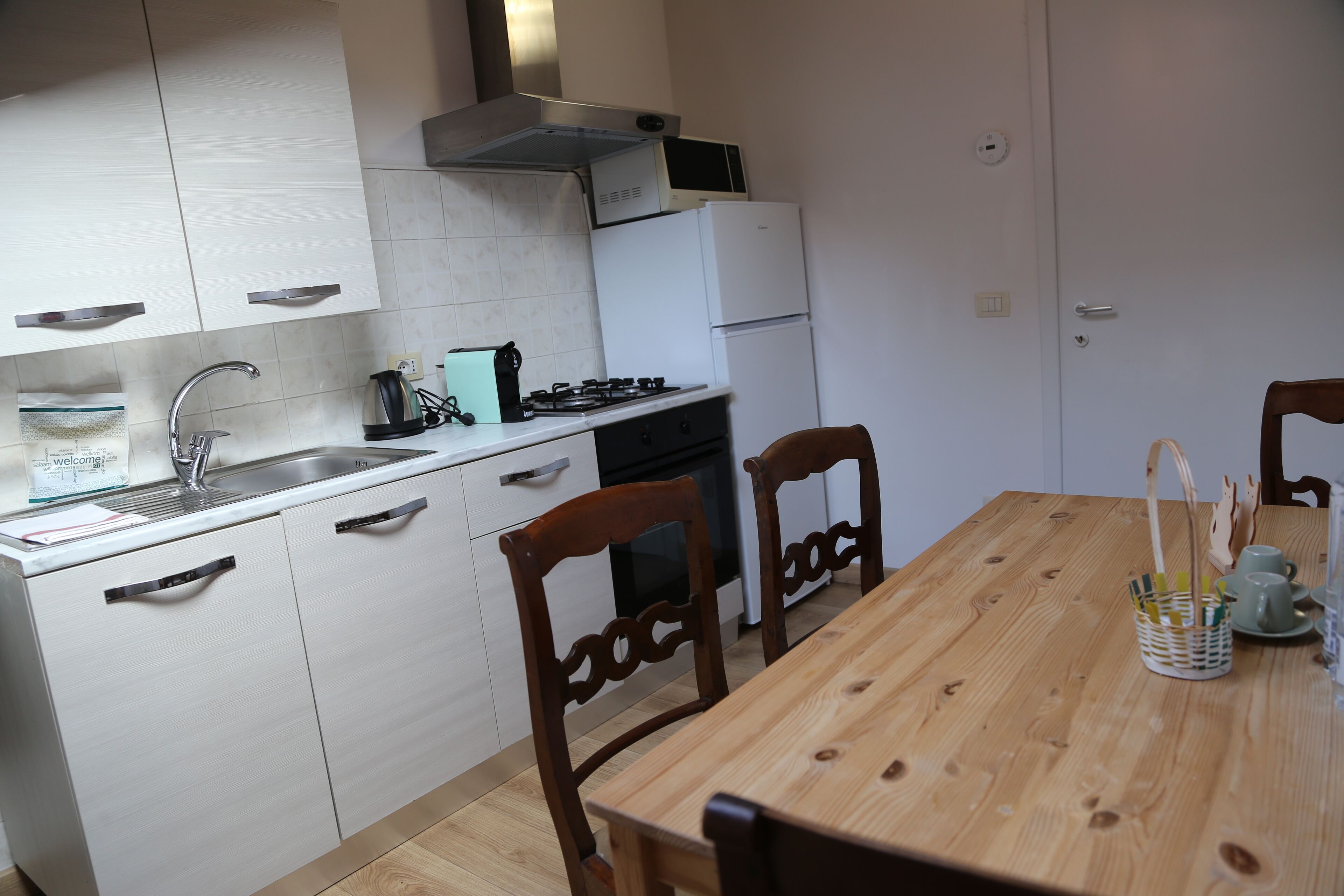 Fridge, microwave, oven, coffee/tea maker