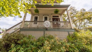 A two-story building with a balcony and a sign that reads "Bella Vienna Bed & Breakfast." - The Bella Victoria- Adult Only (Jim Thorpe)