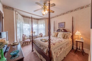 Quarto romântico | Wi-Fi de cortesia, individualmente decorados, roupa de cama