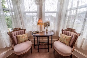 Romantic Room | Individually decorated, free WiFi, bed sheets