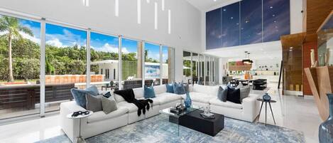 Télévision, chaîne hi-fi