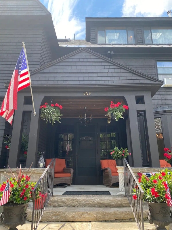 Exterior - Charming Apartment In Berkshire Victorian Home (Pittsfield)