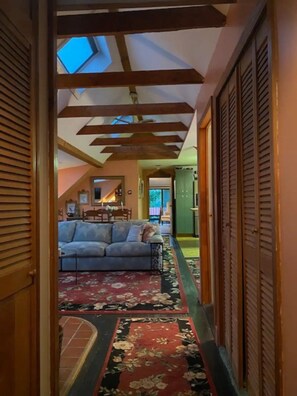 Interior - Charming Apartment In Berkshire Victorian Home (Pittsfield)