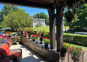 Property grounds - Charming Apartment In Berkshire Victorian Home (Pittsfield)