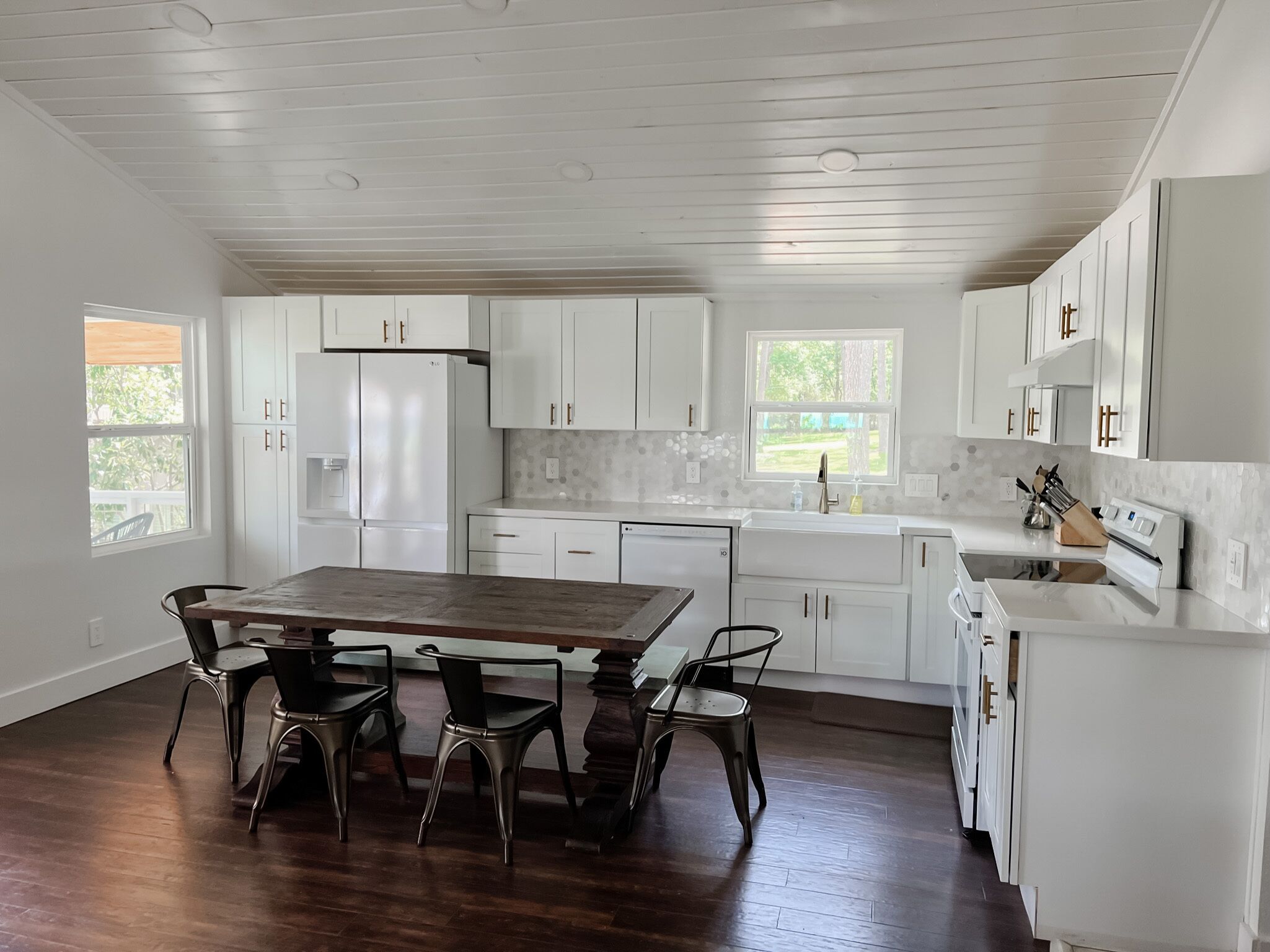 Family friendly lake front getaway on Lake Livingston!