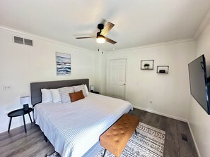 4 bedrooms, travel crib, free WiFi, bed sheets - Northern Michigan Vacation Getaway (Alanson)