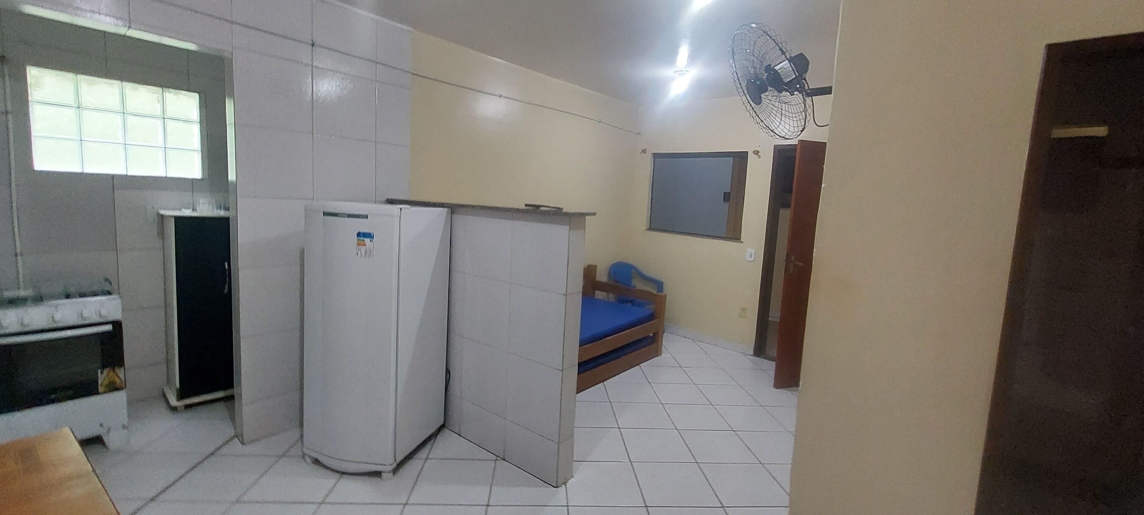 Departamento | Cocina privada | Refrigerador, microondas, licuadora y utensilios de cocina 