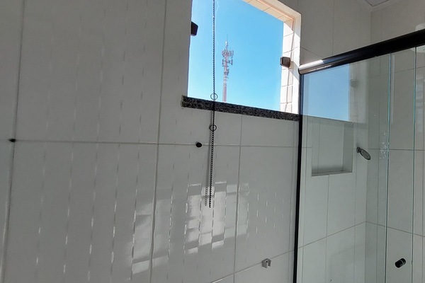 Studio | Bathroom | Shower, rainfall showerhead