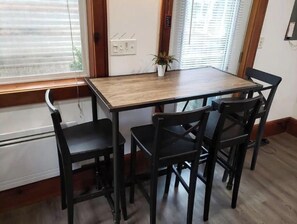 Dining - Cozy Guesthouse in Seattle, Sleeps 4+ Adults (Seattle)