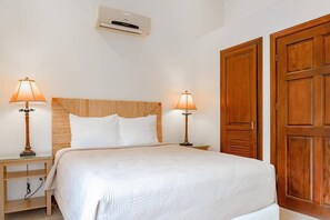 3 habitaciones, tabla de planchar con plancha y cuna de viaje 