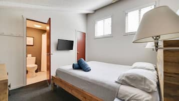 2 slaapkamers, een bureau, een strijkplank/strijkijzer, wifi