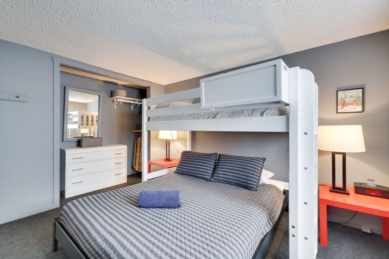 2 Schlafzimmer, Schreibtisch, Bügeleisen/Bügelbrett, WLAN