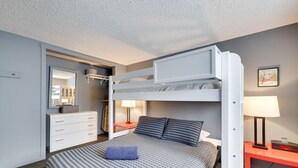 A bunk bed room with a desk, dresser, and bedside lamps. - Spectacular Pocono's Getaway Near EVERYTHING!!! (Tannersville)