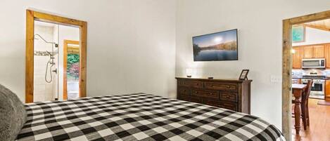 4 chambres, bureau, fer et planche à repasser, lit parapluie