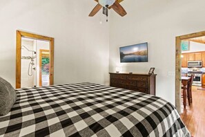 4 bedrooms, desk, iron/ironing board, travel crib