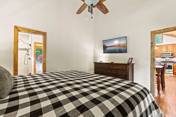 4 عدّة غرف نوم ومكتب ومكواة/لوح كي وسرير سفر