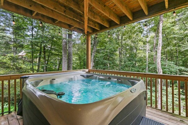 Outdoor spa tub