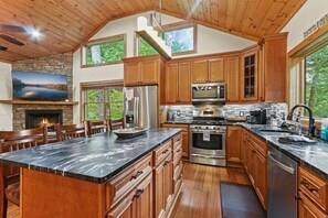 ثلاجة، �ميكروويف، فرن، موقد طهي مسطح