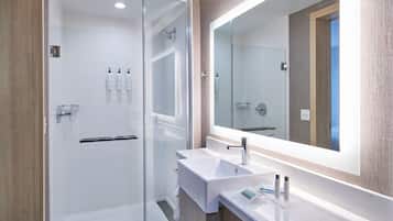 Douche à « effet pluie », articles de toilette de luxe
