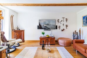 TV, fireplace - Le Manoir 5 - in "car-free" Wengen (Wengen)