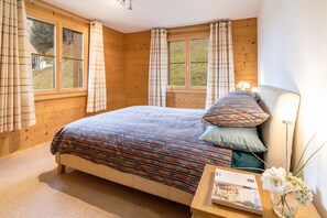 2 Schlafzimmer, Bügeleisen/Bügelbrett