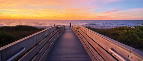 Plage à proximité, chaises longues