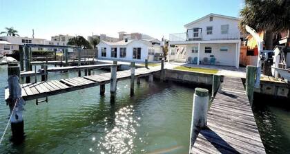 Madiera2 Waterfront & 2-3 minutes' Walk to the Beach