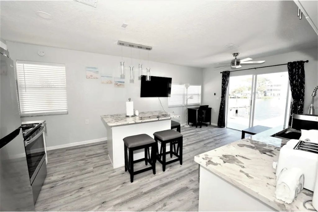 Madeira3 Waterfront & 2-3 minutes' Walktothe Beach