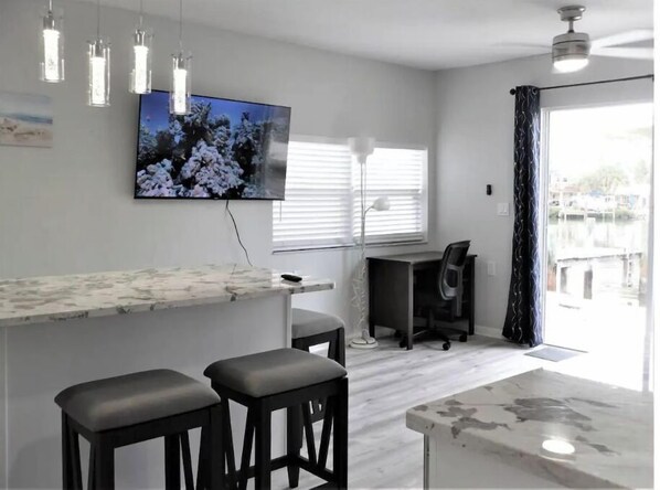 Unclassified image, 1 of 18, button - Madeira3 Waterfront & 2-3 minutes' Walktothe Beach (Madeira Beach)