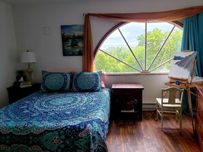 2 slaapkamers, een bureau, een strijkplank/strijkijzer, gratis wifi