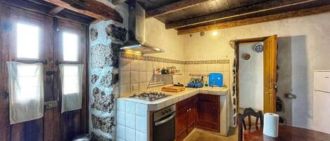 Refrigerador, microondas, horno y cafetera y tetera