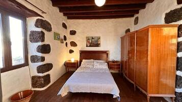 1 bedroom, desk, iron/ironing board, free WiFi