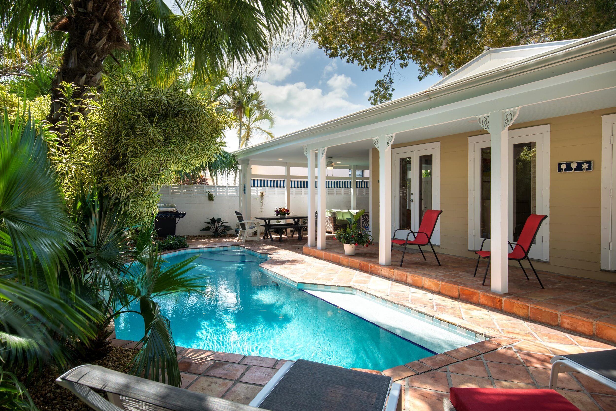 August Discount 15%-Private Pool -Great Outside Covered Sitting-Beaches Nearby