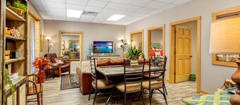 Spacious Red Oak Cottage at Fall Farm