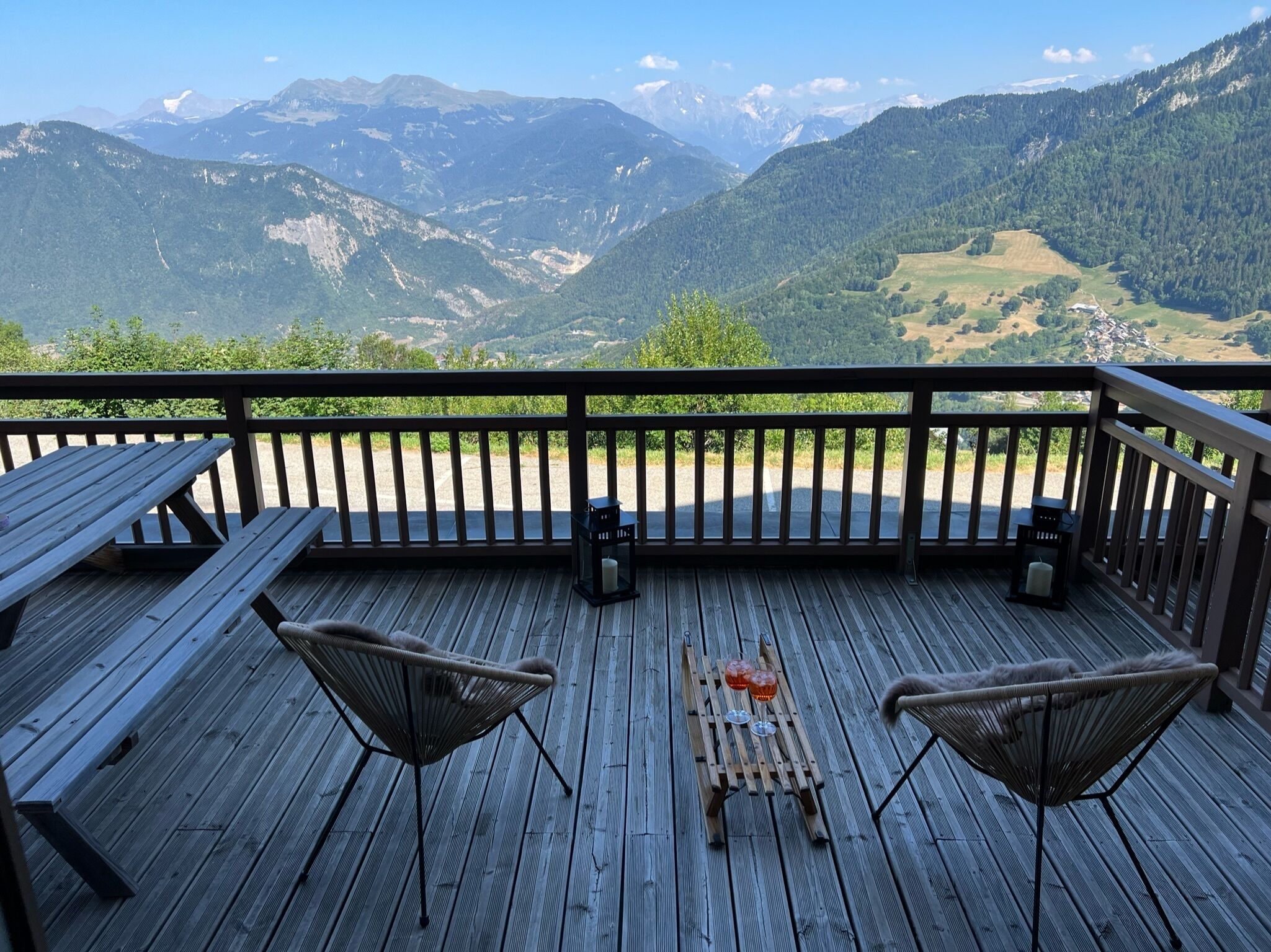 Ski-in ski-out apartment with exceptional view