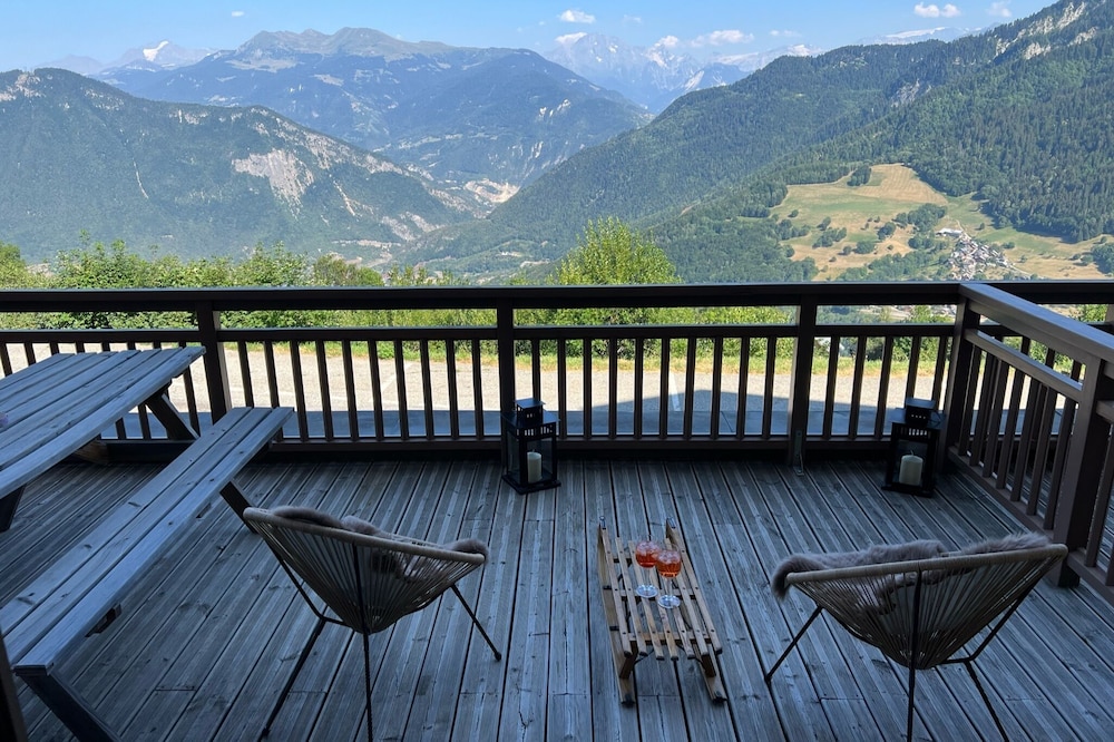 Ski-in ski-out apartment with exceptional view