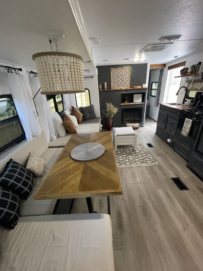 Delightful and cozy RV with outdoor space