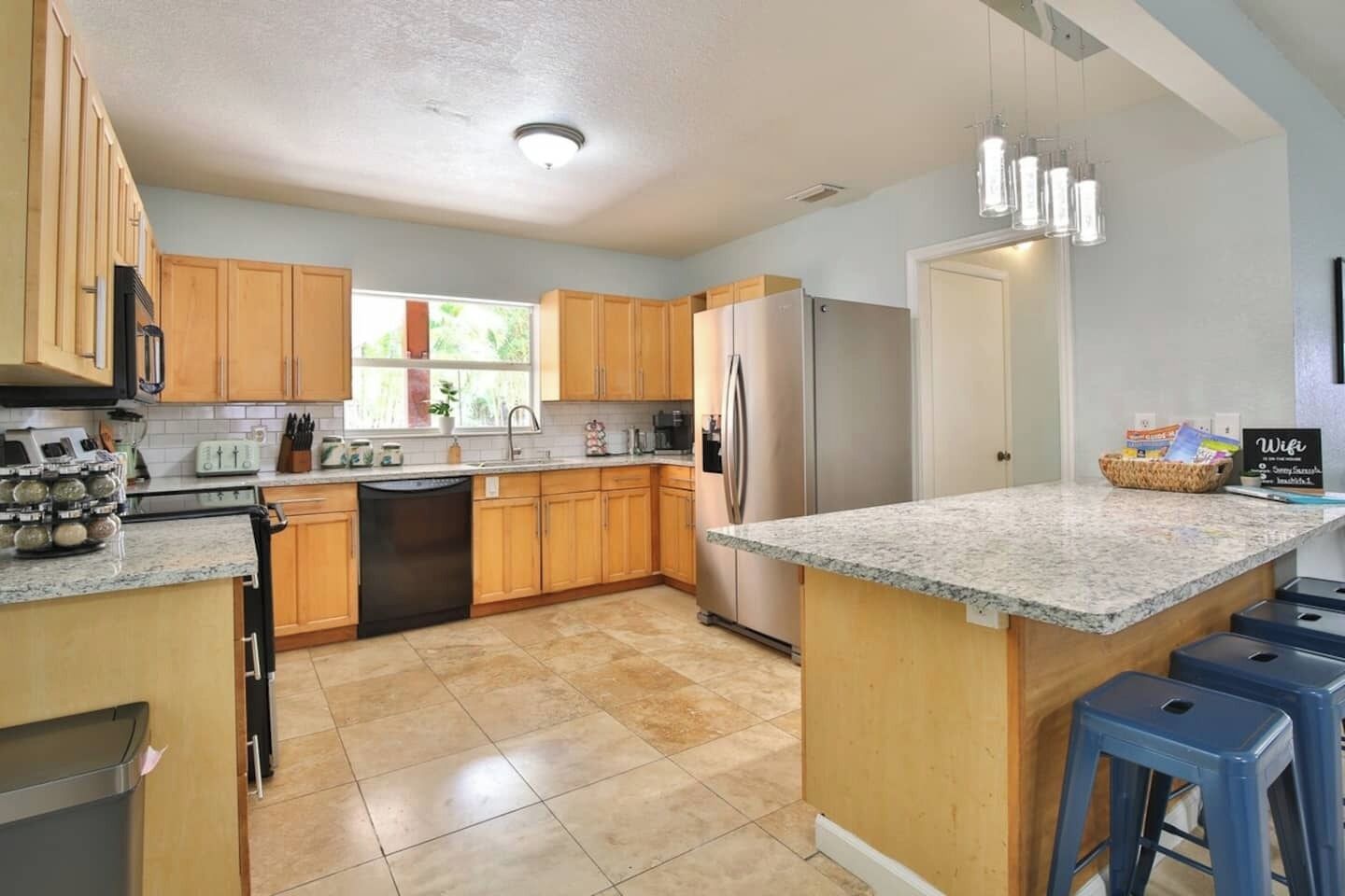 冰箱、微波炉、烤箱、炉灶