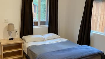 1 bedroom, free Internet, bed sheets