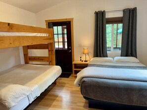 1 bedroom, free internet, bed sheets