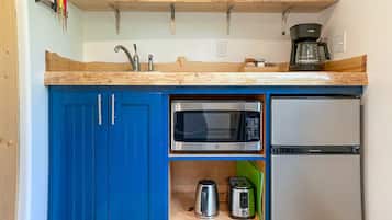 Fridge, microwave, coffee/tea maker, toaster