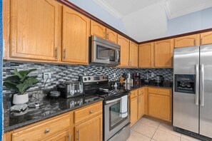 Fridge, microwave, oven, stovetop - Amazing Star Wars 3Bd 3 Ba Home + Heated Pool + Free BBQ Grill + Disney 8.9mi (Clermont)