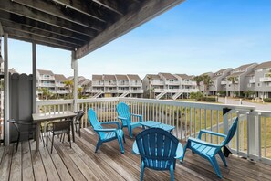 Outdoor dining - Coastal Joy- Dog-Friendly 3BR · Gulf Views · Pool & Beach Access (Port St. Joe)